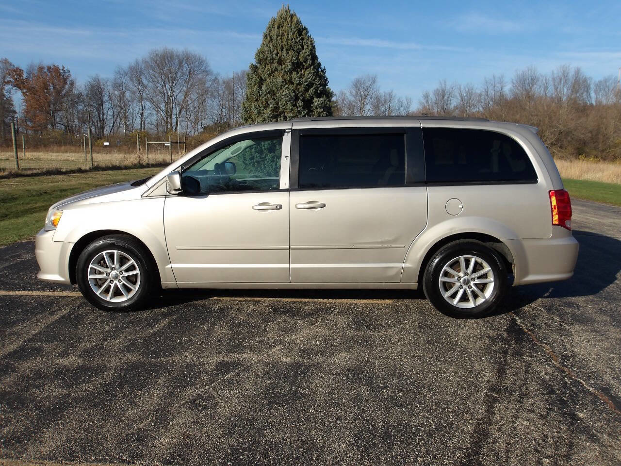 Used 2013 Dodge Grand Caravan SXT w/ Entertainment Group 1 image 11