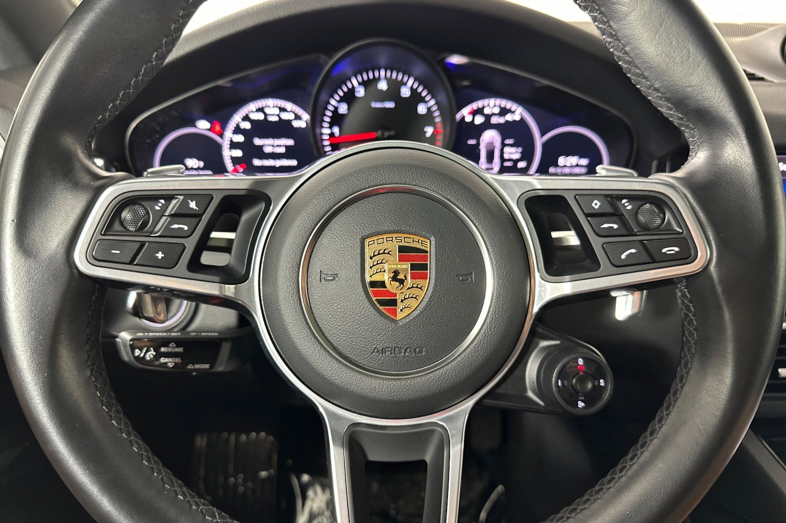 Used 2023 Porsche Cayenne Coupe image 22