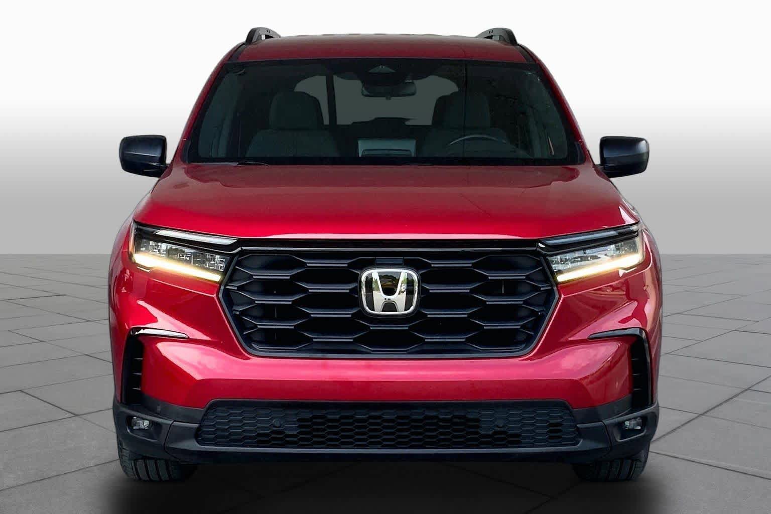 Used 2024 Honda Pilot Sport image 4