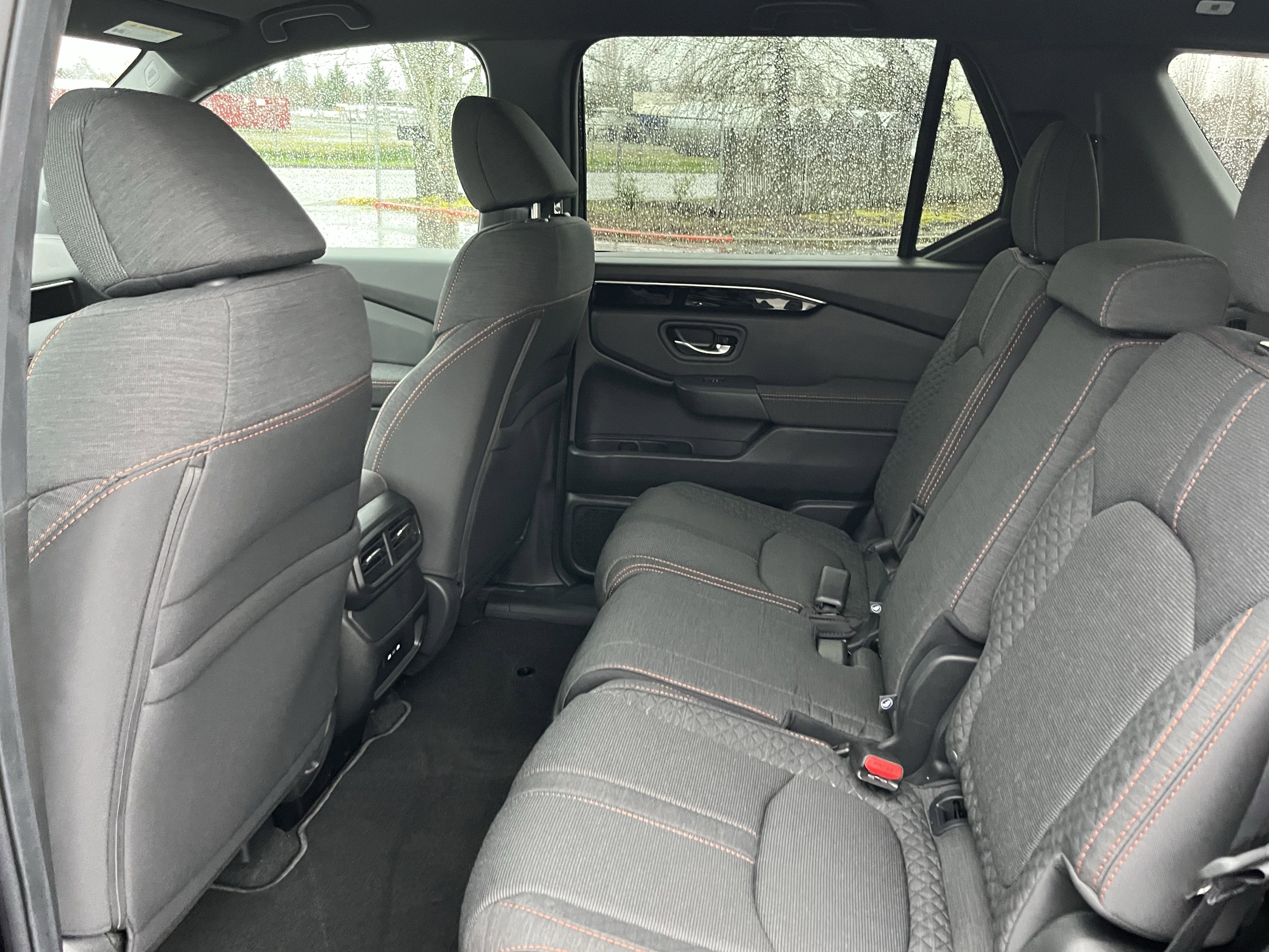 Used 2025 Honda Pilot Sport image 13