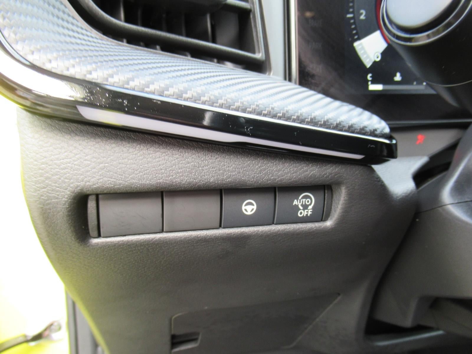Used 2025 Nissan Kicks SR FWD image 19