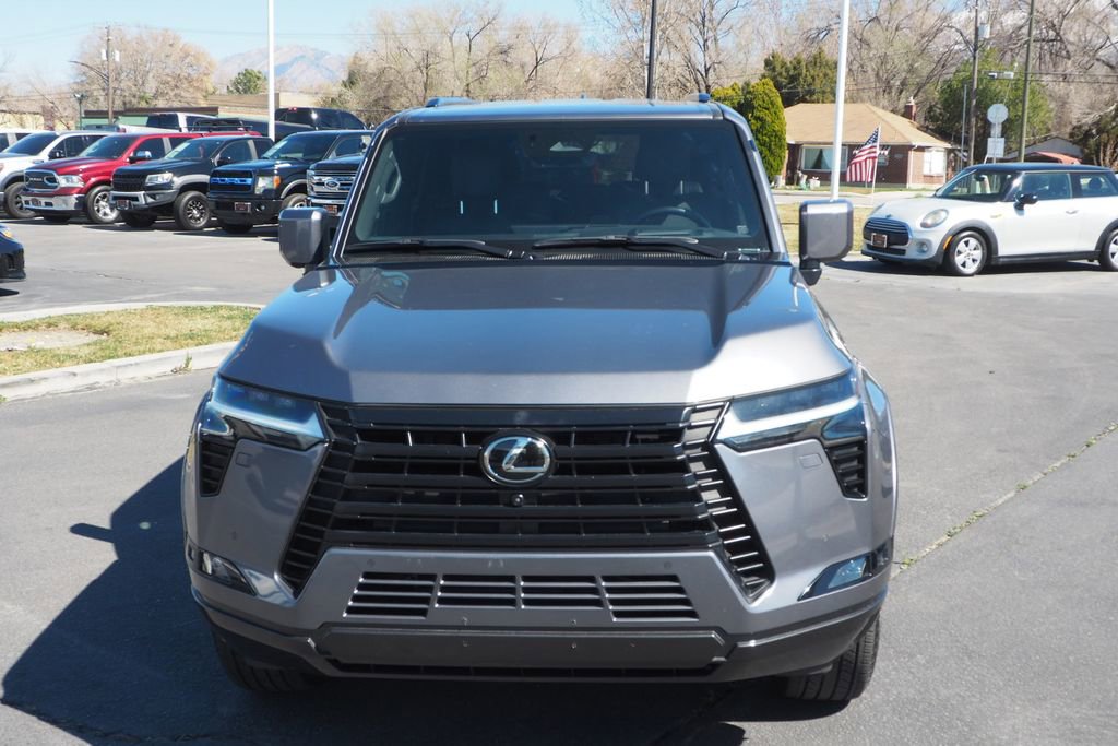 Used 2024 Lexus GX 550 w/ Accessory Package (2T) image 2