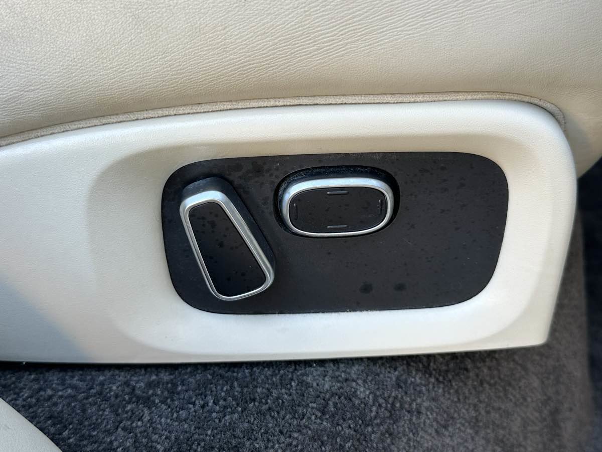 Used 2014 Land Rover Range Rover HSE image 20