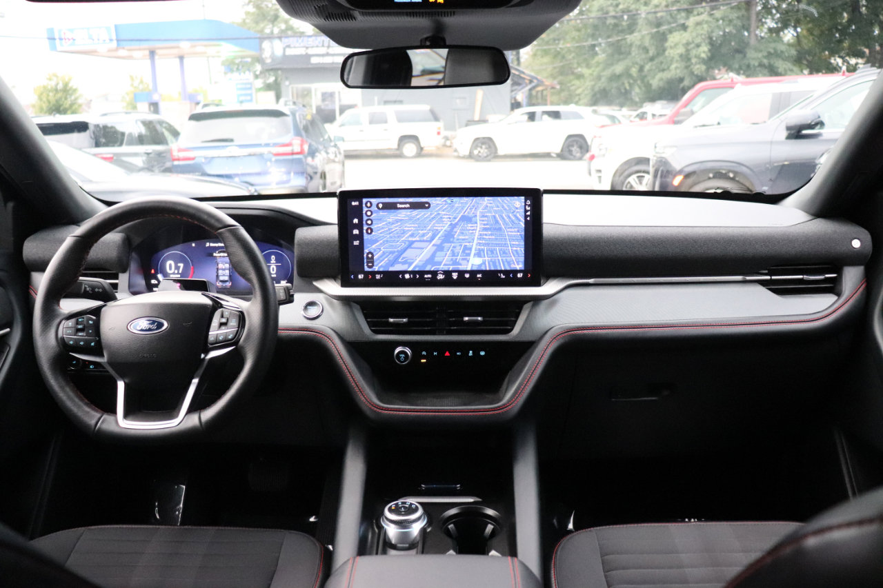 Used 2025 Ford Explorer ST-Line image 18