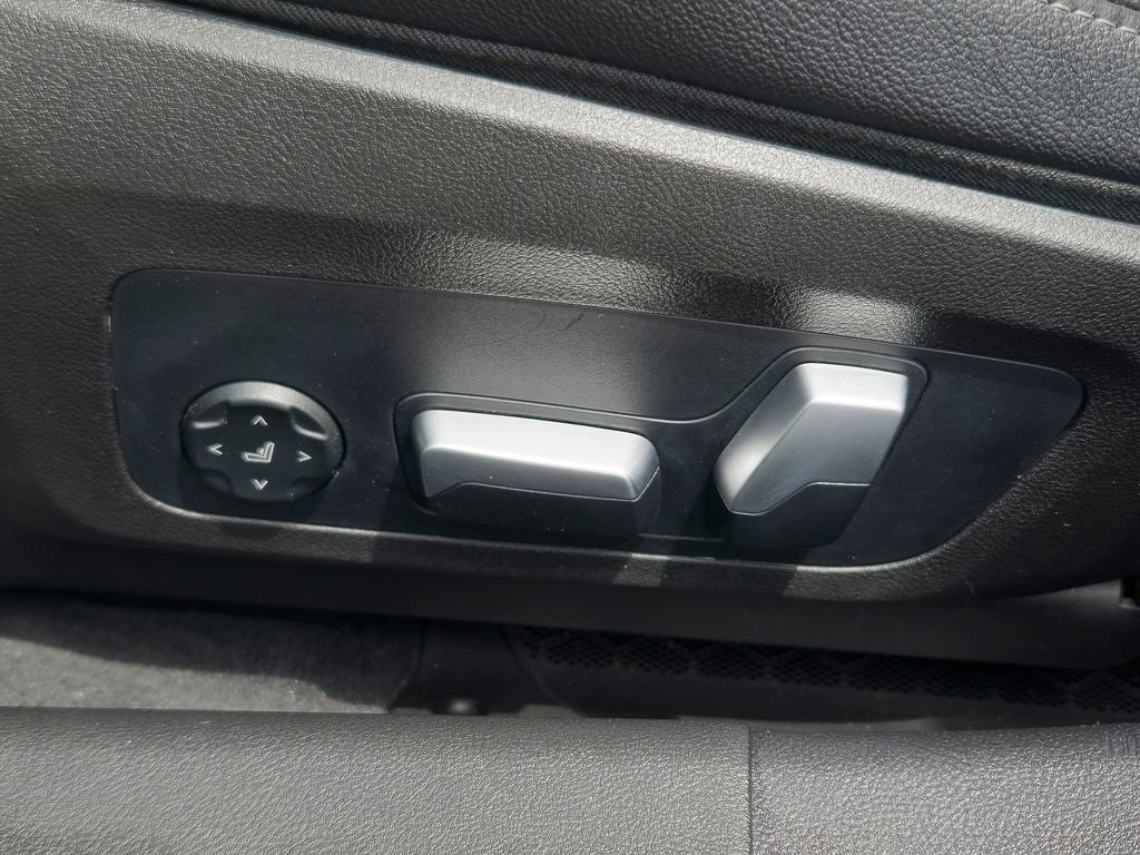 Used 2023 BMW 330i Sedan w/ Driving Assistance Package RWD image 17