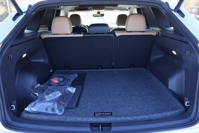 New 2026 Volkswagen Atlas Cross Sport SEL R-Line image 18