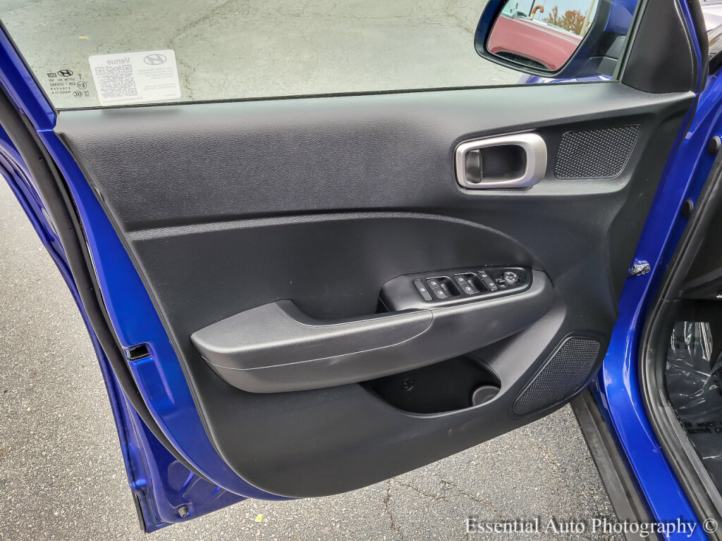 Used 2024 Hyundai Venue SEL image 26