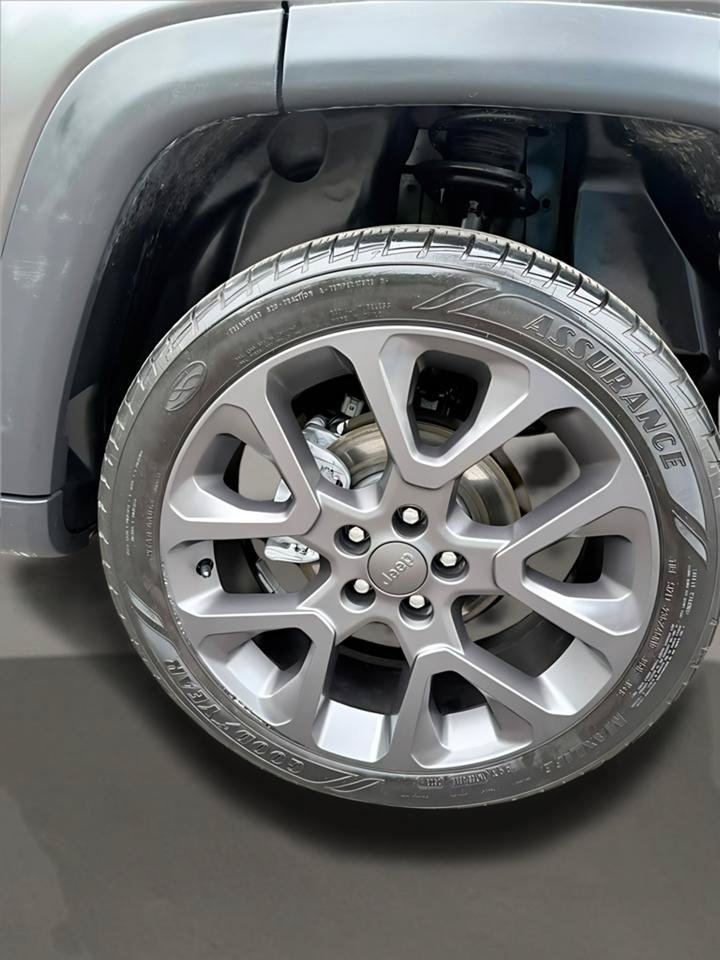 Used 2021 Jeep Compass Latitude w/ Sun and Sound Group FWD image 32