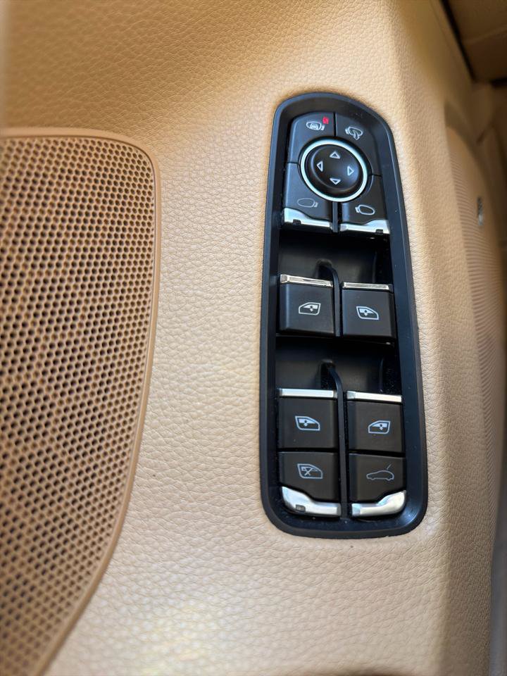 Used 2015 Porsche Panamera 4 AWD/4WD image 12