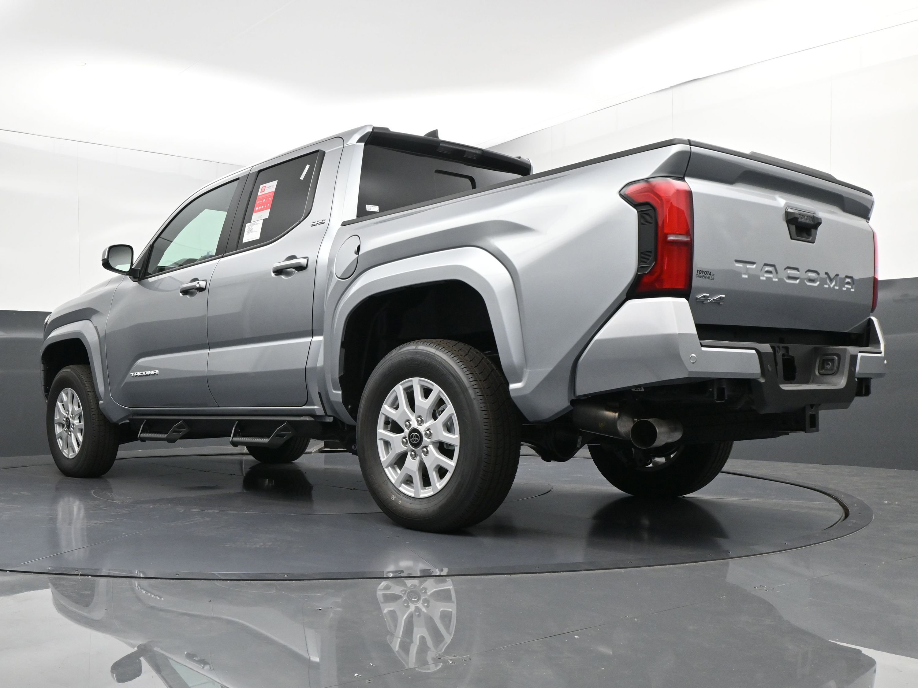 Used 2024 Toyota Tacoma SR5 w/ SR5 Upgrade Package image 32