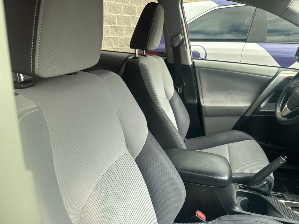 Used 2013 Toyota RAV4 XLE image 10