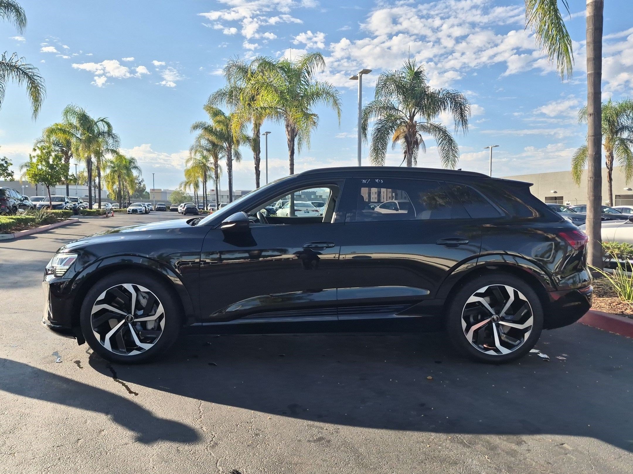 Used 2024 Audi Q8 e-tron Premium Plus w/ Premium Plus Package AWD/4WD image 7
