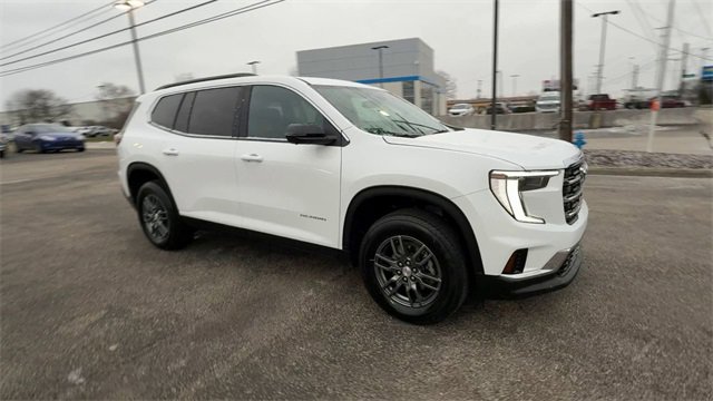 Used 2025 GMC Acadia Elevation image 2