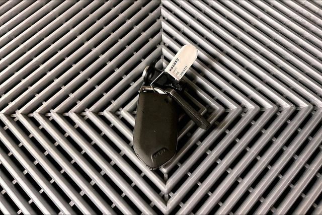 Used 2025 Kia Sorento LX image 10