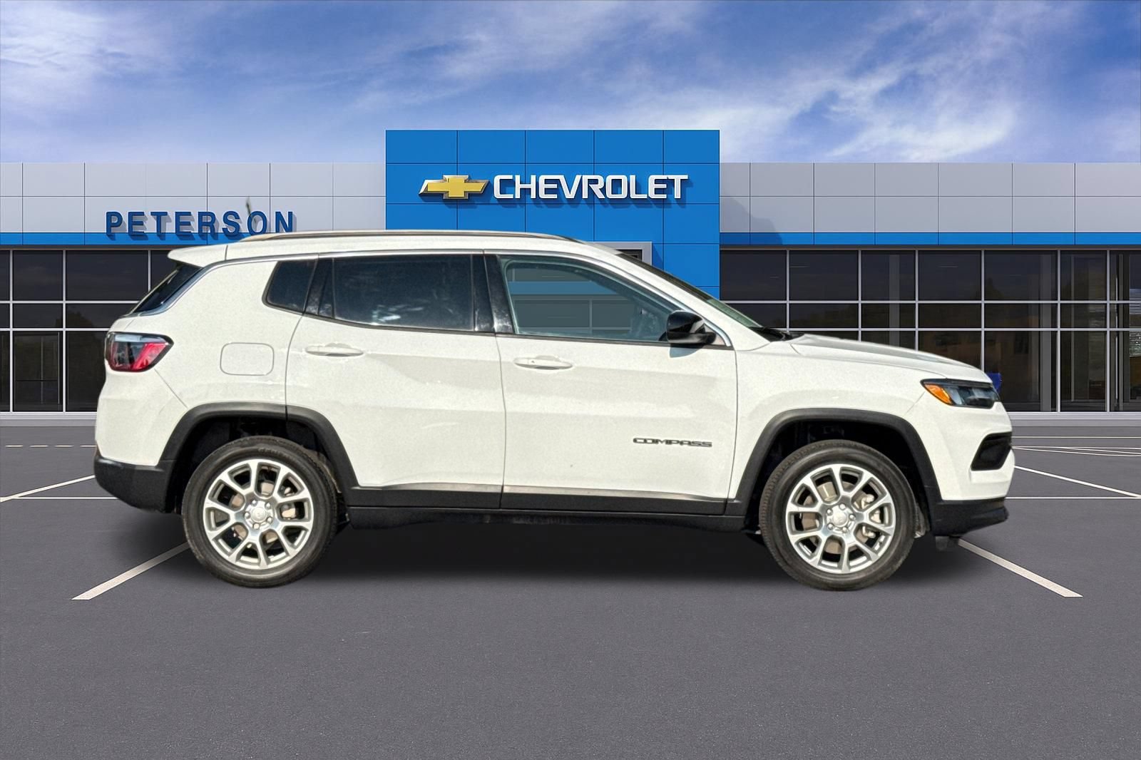 Used 2024 Jeep Compass Latitude AWD/4WD image 3