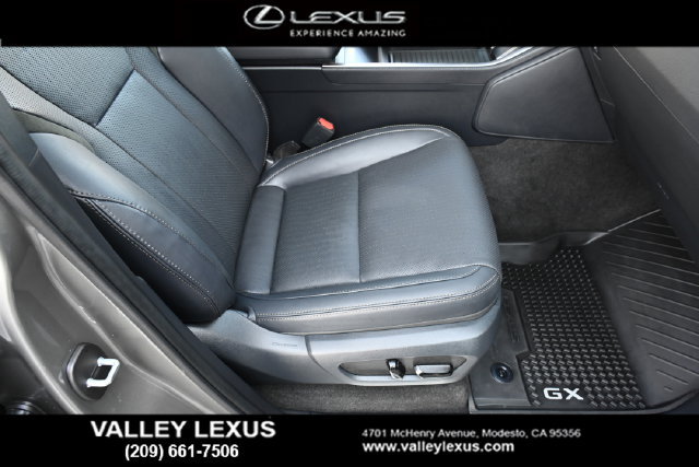 Used 2025 Lexus GX 550 AWD/4WD image 21