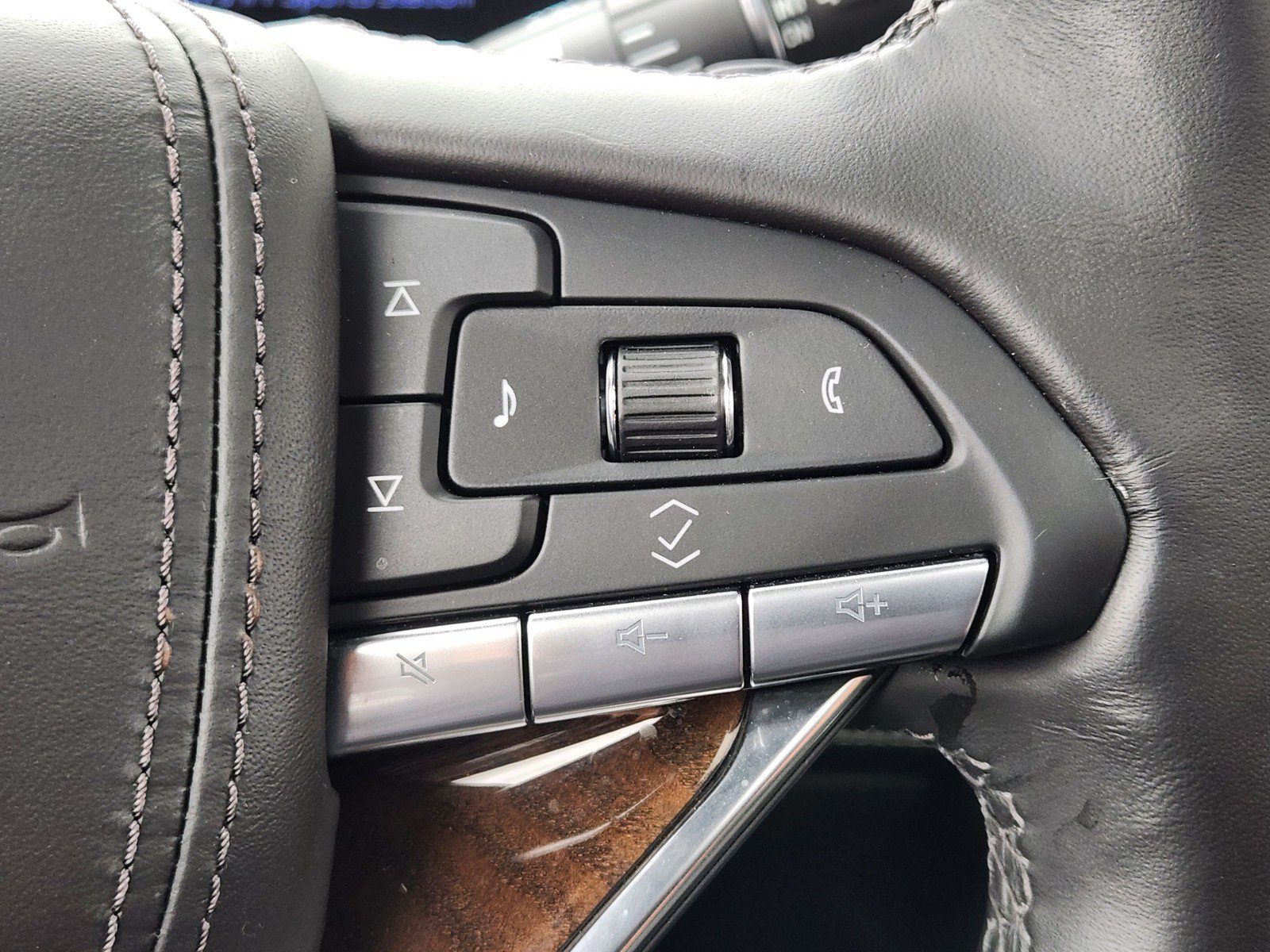 Certified 2024 Cadillac Escalade Sport Platinum AWD/4WD image 25