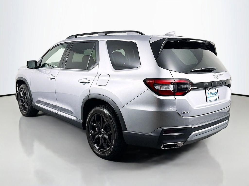 Certified 2025 Honda Pilot Touring image 5
