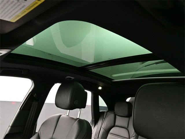 Used 2025 Porsche Macan image 12