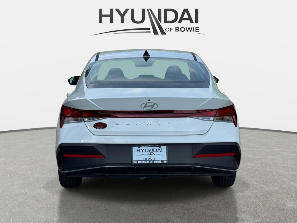 New 2026 Hyundai Elantra SE FWD image 3
