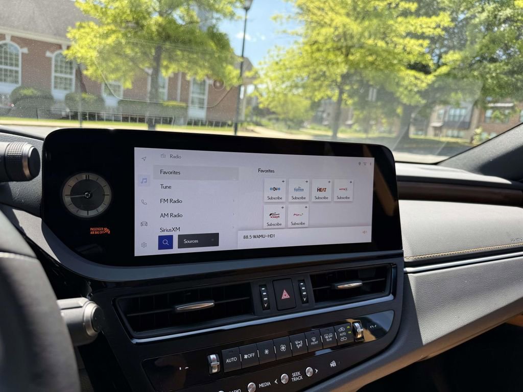 Used 2024 Lexus ES 350 w/ Premium Package FWD image 10