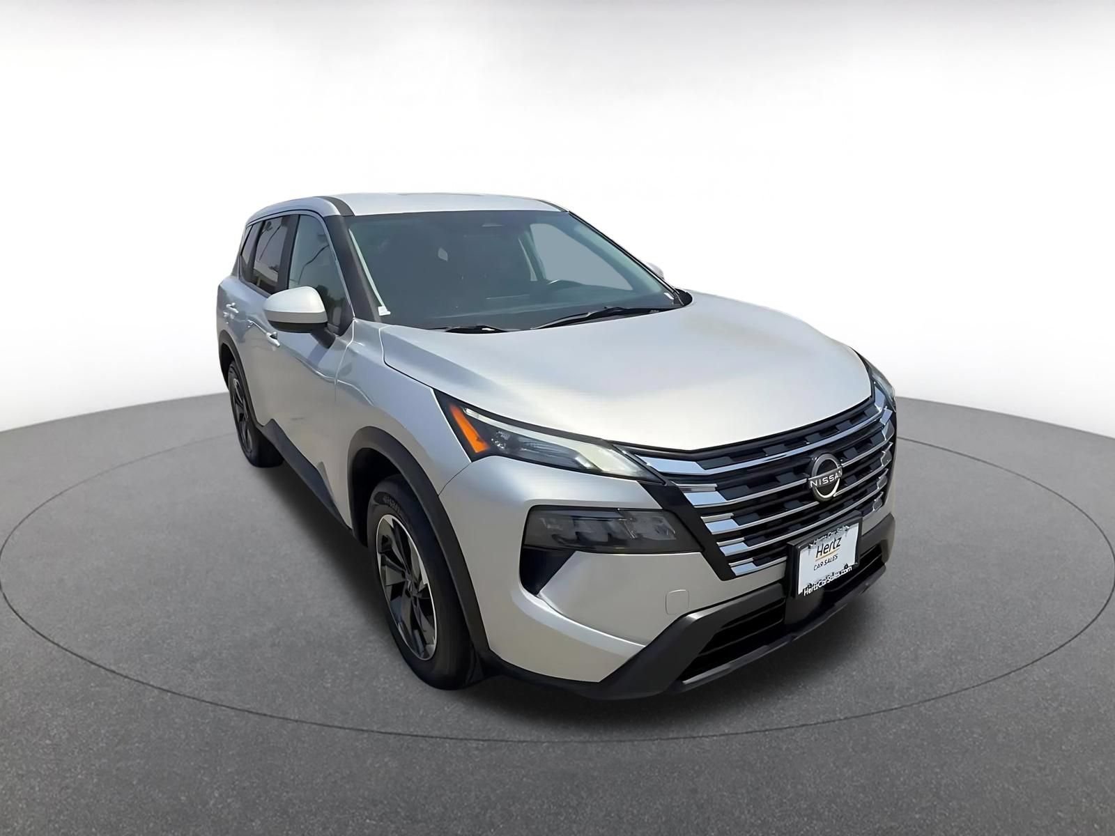 Used 2025 Nissan Rogue SV FWD image 3