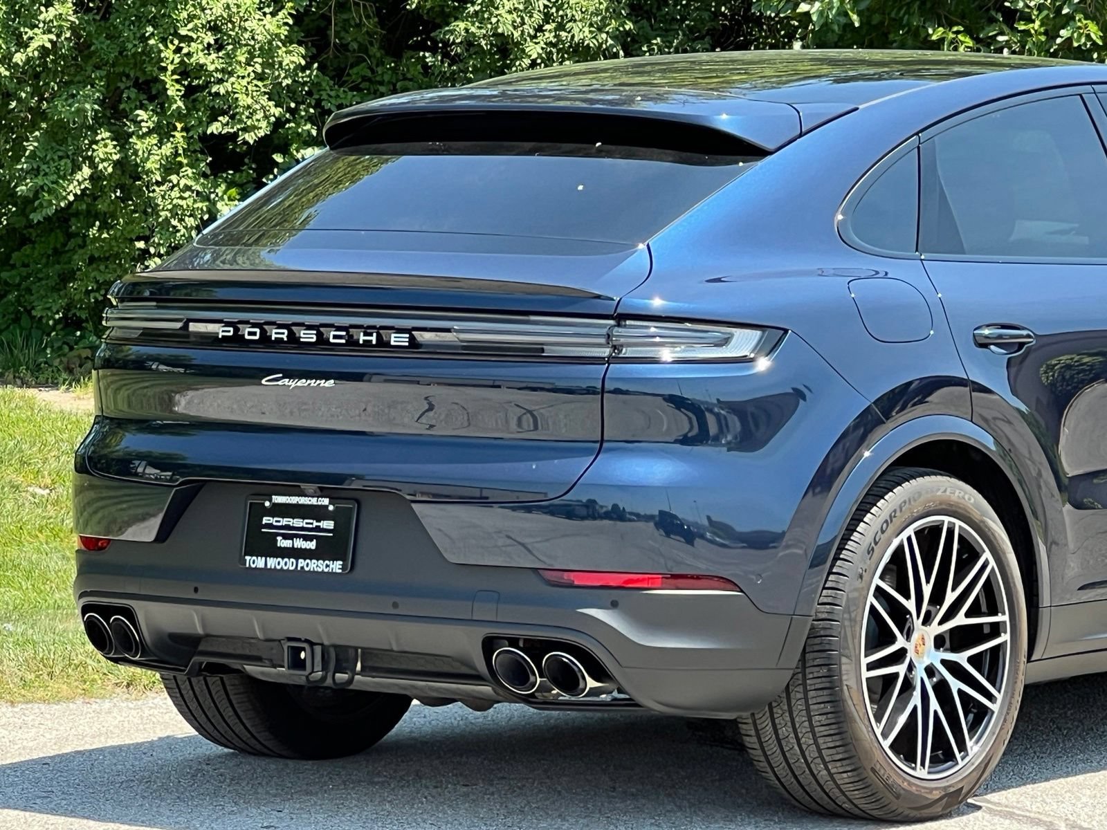 Certified 2024 Porsche Cayenne Coupe AWD/4WD image 10