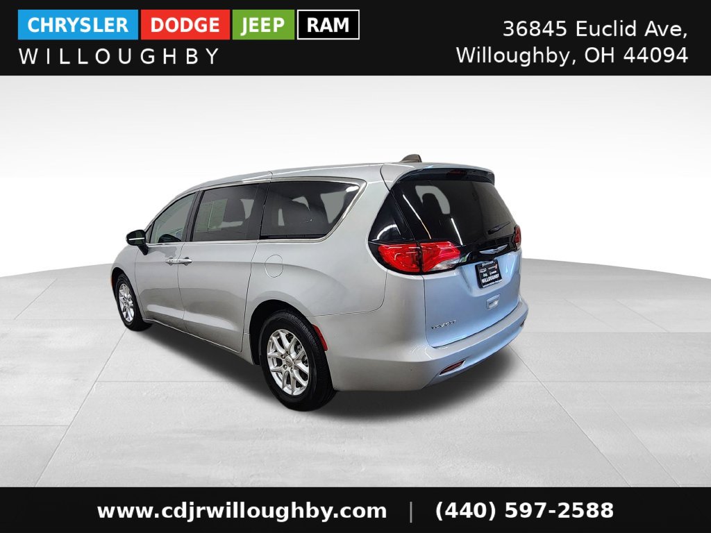 Used 2023 Chrysler Voyager LX FWD image 7