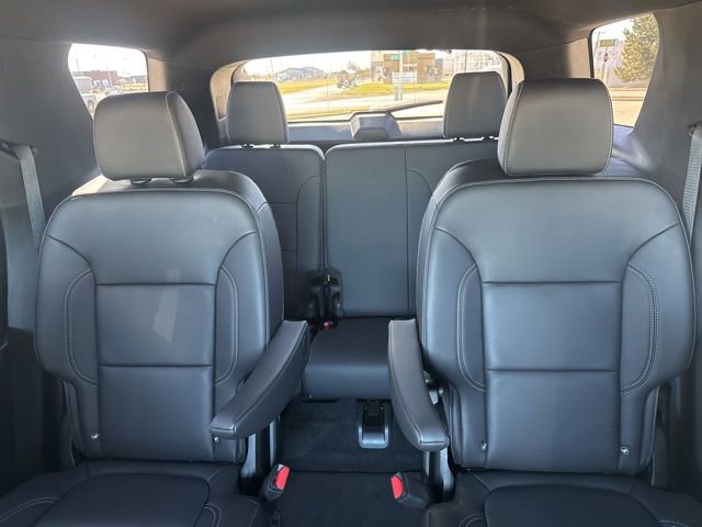 Used 2023 Chevrolet Traverse LT image 21