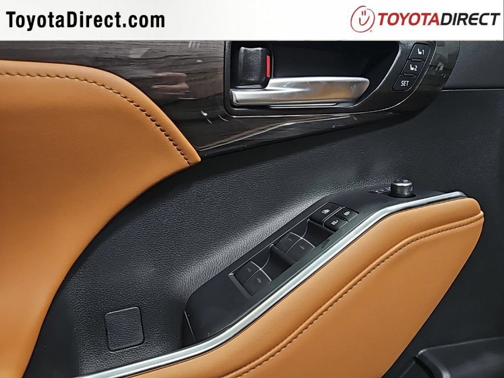 New 2026 Toyota Highlander Platinum AWD/4WD image 10