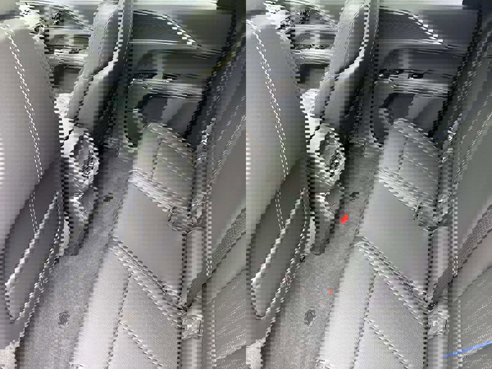 New 2025 Cadillac Lyriq Luxury image 15