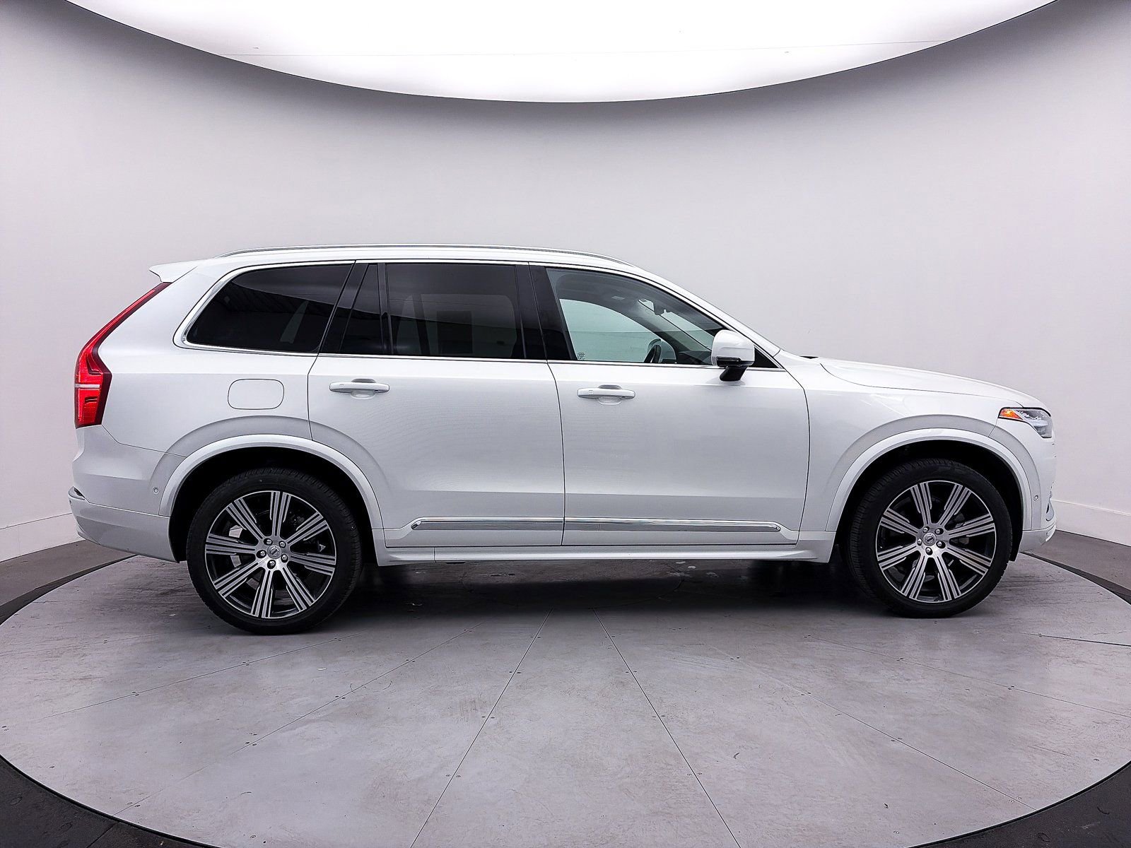 Used 2024 Volvo XC90 B6 Plus w/ Protection Package Premier image 42