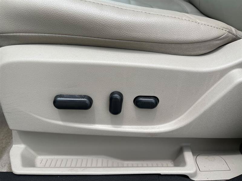 Used 2013 Ford C-MAX Energi SEL FWD image 47