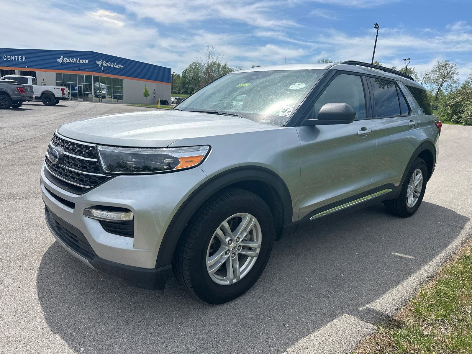 Certified 2023 Ford Explorer XLT w/ Equipment Group 202A AWD/4WD image 2