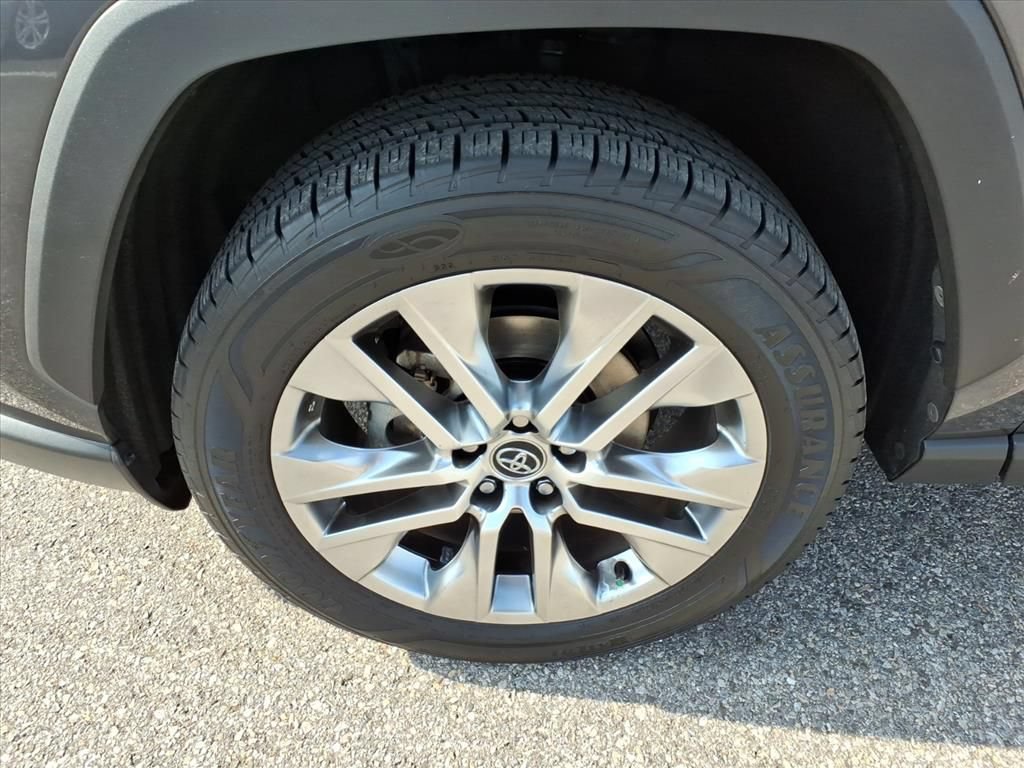 Certified 2020 Toyota RAV4 XLE Premium AWD/4WD image 10