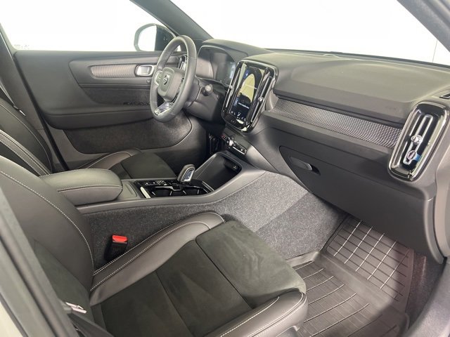 Used 2022 Volvo XC40 T5 R-Design w/ Advanced Package image 12