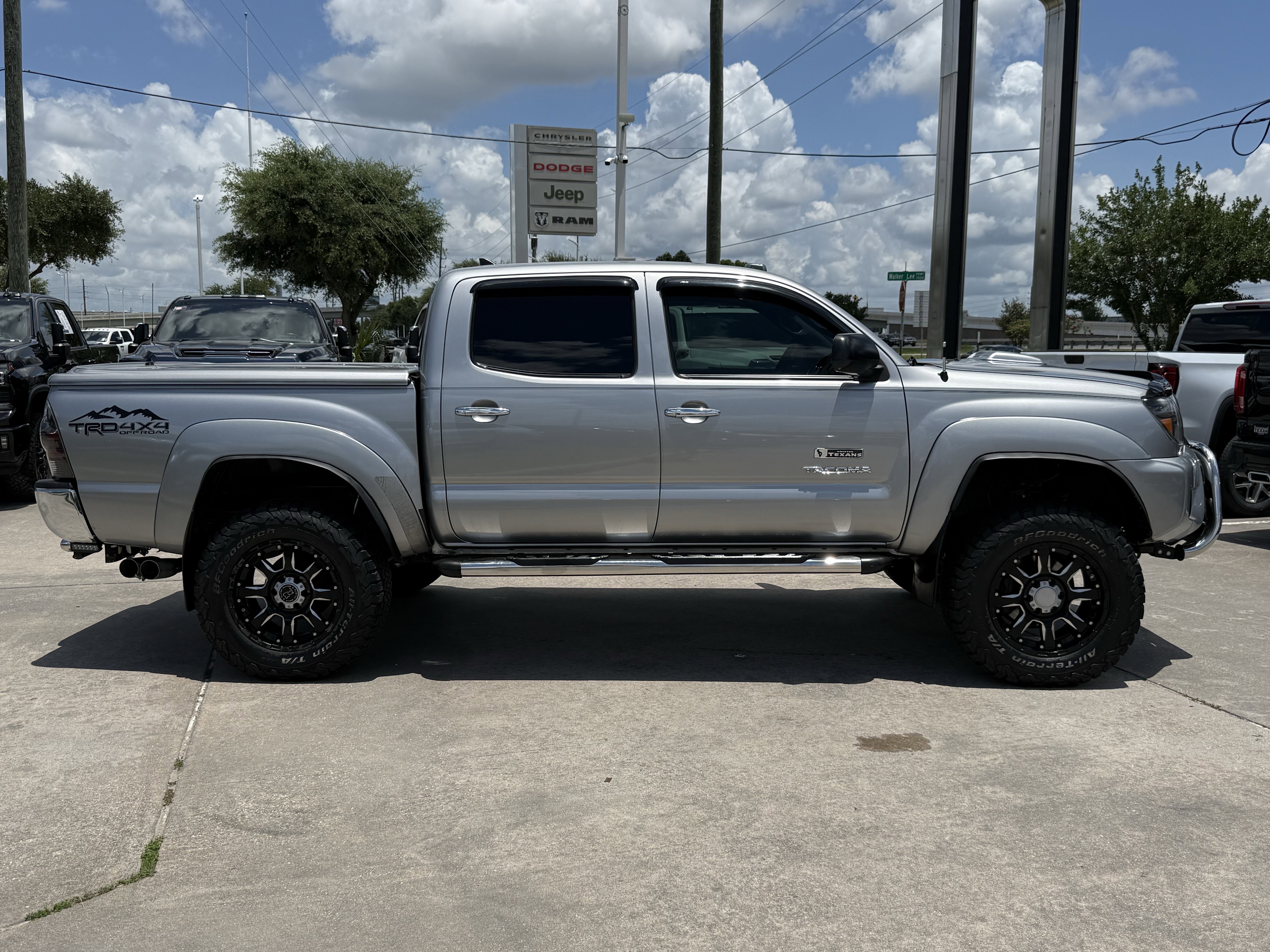 Used 2015 Toyota Tacoma 4x4 Double Cab w/ SR5 Package image 3