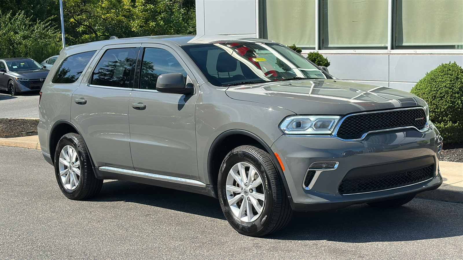 Used 2021 Dodge Durango SXT w/ 3rd Row Seating Group AWD/4WD image 2