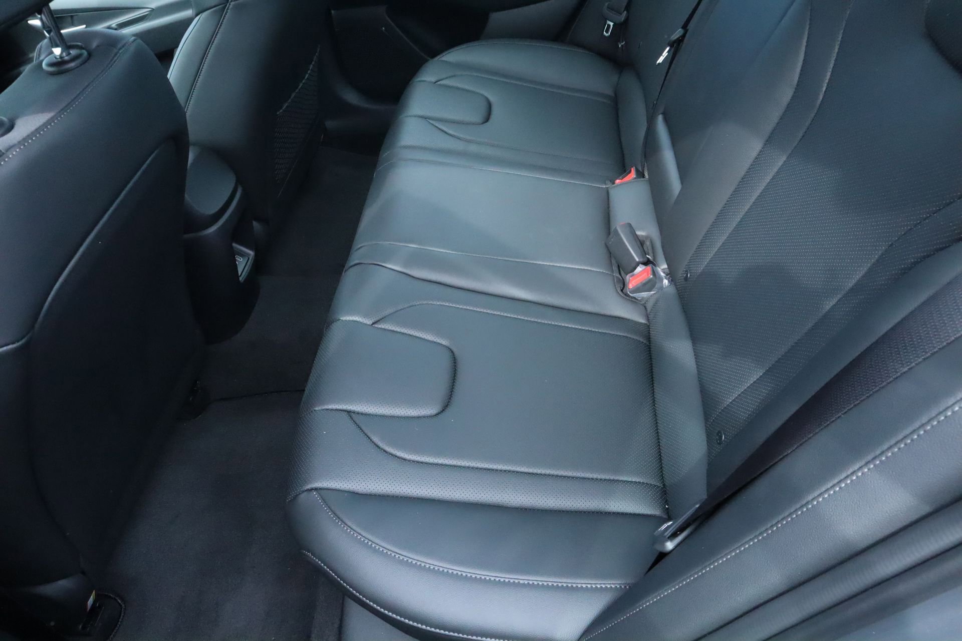 New 2025 Hyundai Elantra Limited image 18