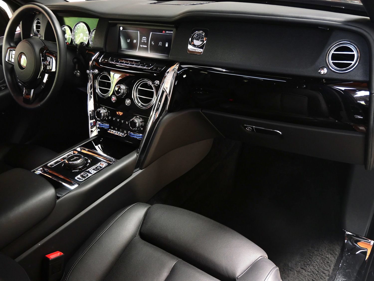 Certified 2022 Rolls-Royce Cullinan AWD/4WD image 30