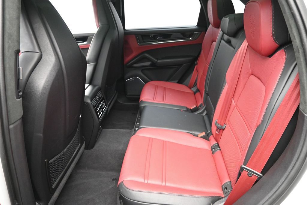 Certified 2026 Porsche Cayenne GTS AWD/4WD image 7