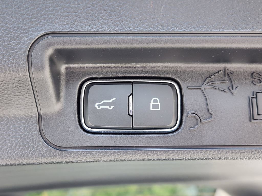 Used 2025 Ford Explorer Active w/ Active Comfort Package image 9