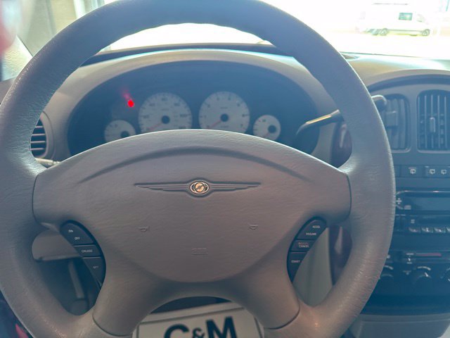 Used 2001 Chrysler Town & Country LX FWD image 7