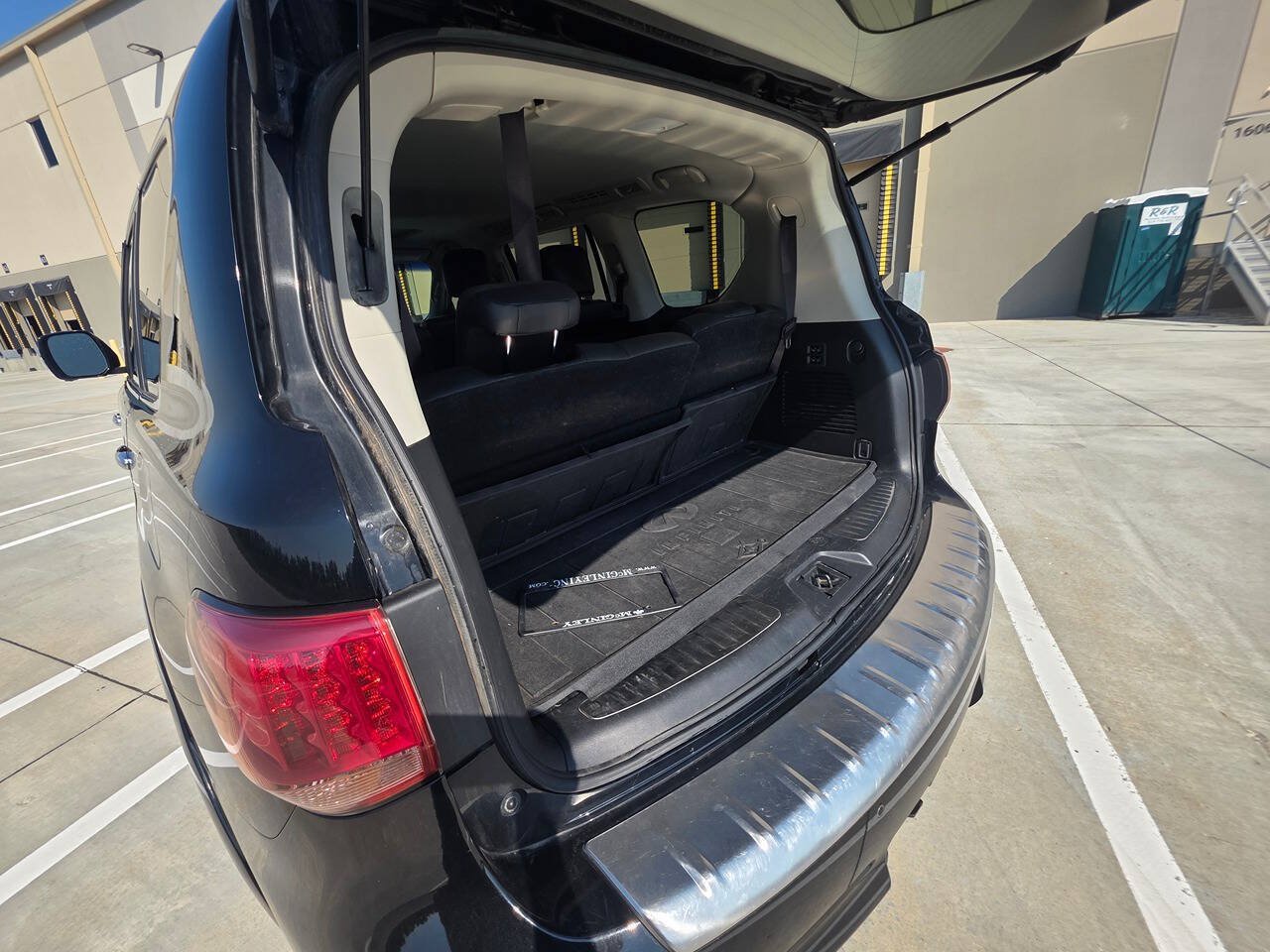 Used 2016 INFINITI QX80 4WD w/ All Season Package image 14