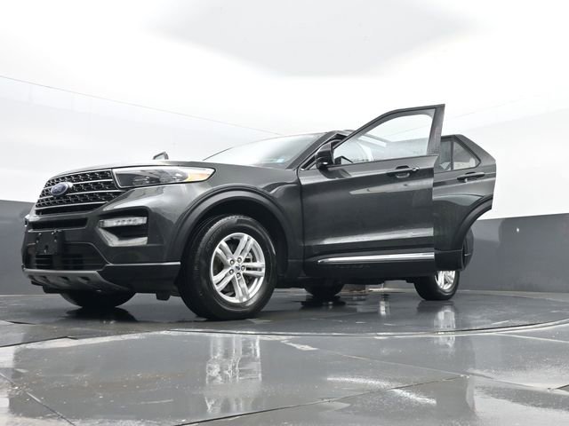 Used 2022 Ford Explorer XLT w/ Equipment Group 202A image 34