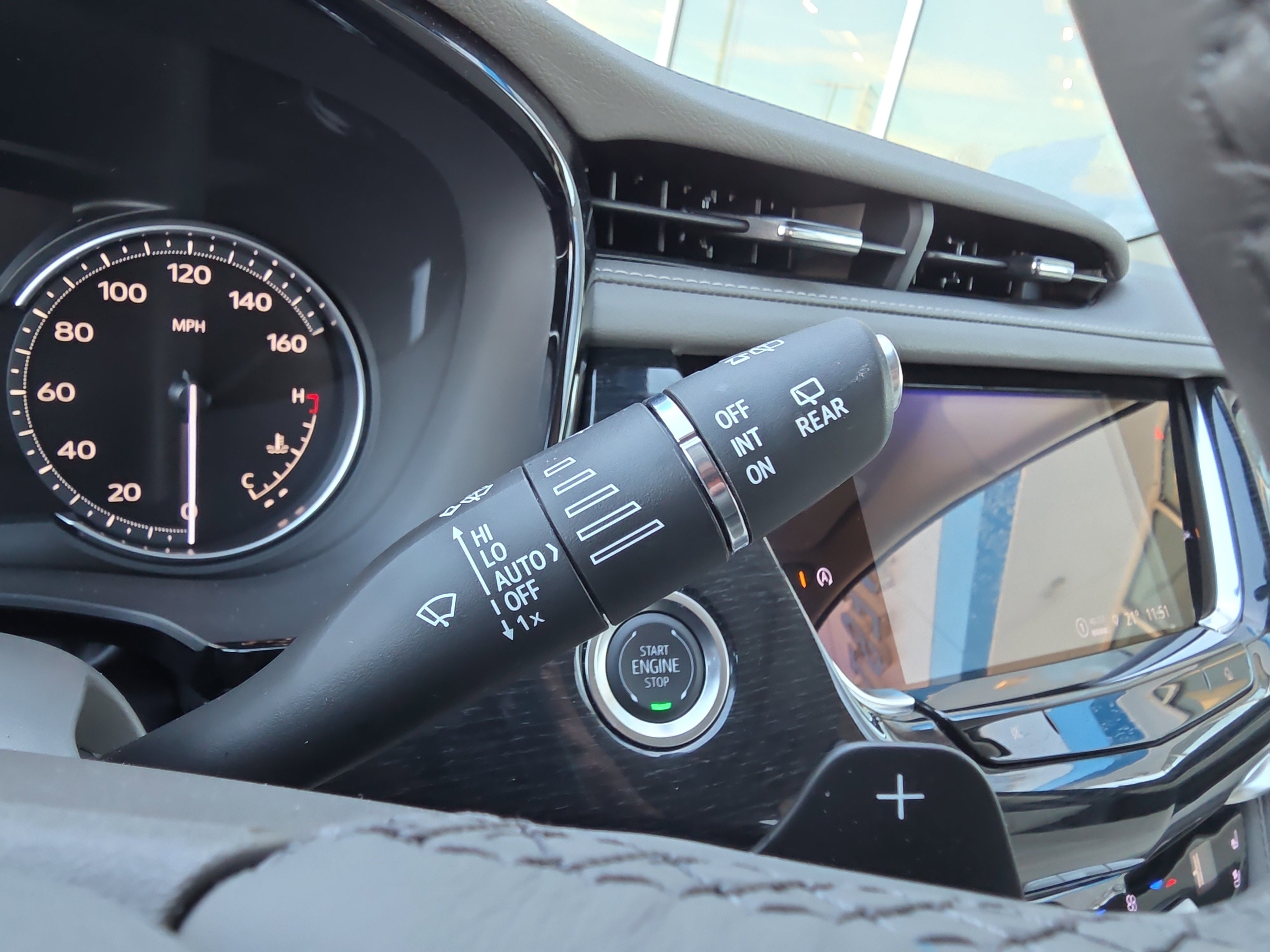 Used 2025 Cadillac XT6 Premium Luxury image 15