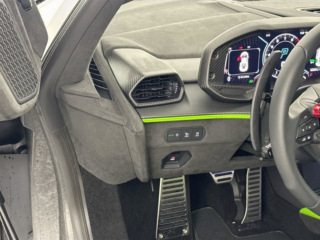 Used 2026 Lamborghini Revuelto image 10