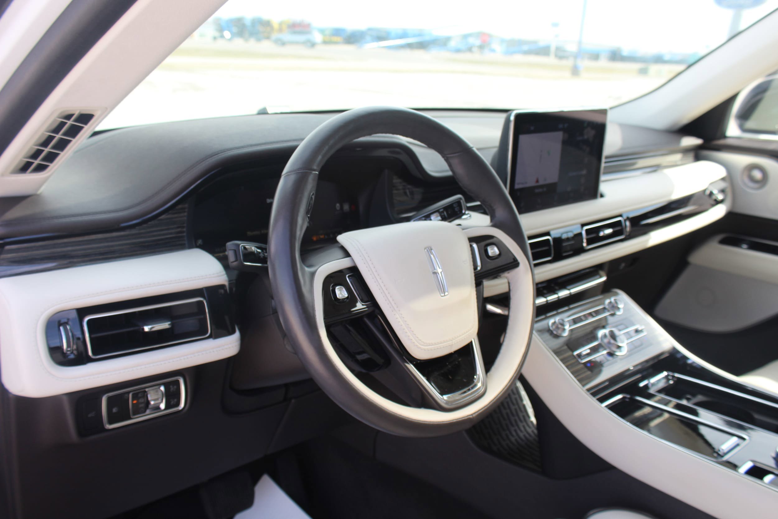 Used 2024 Lincoln Aviator Black Label w/ Dynamic Handling Package image 16