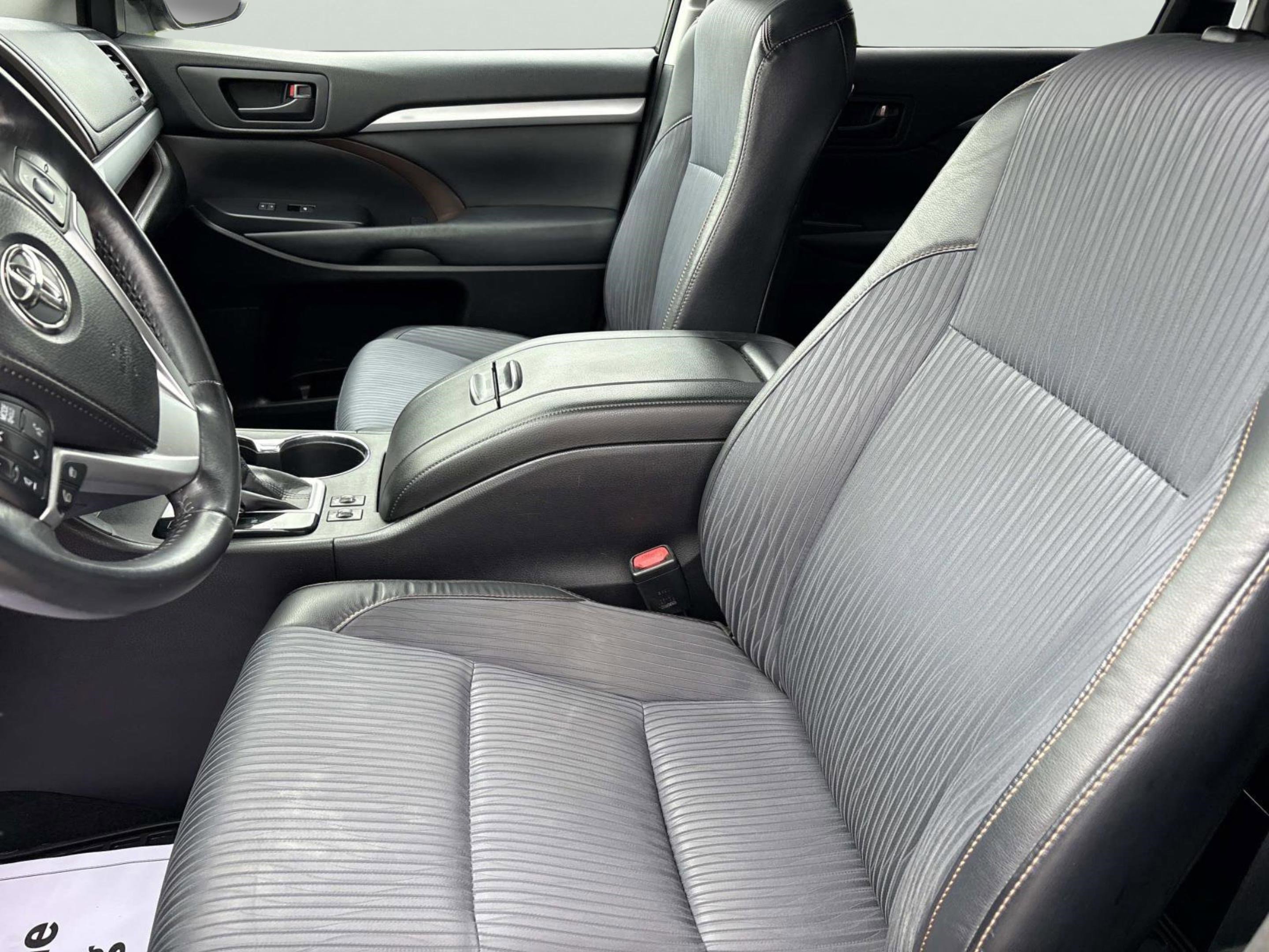 Used 2014 Toyota Highlander LE image 22