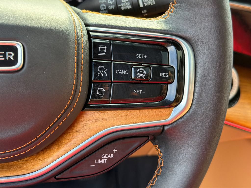 Used 2023 Jeep Grand Wagoneer Series III AWD/4WD image 26
